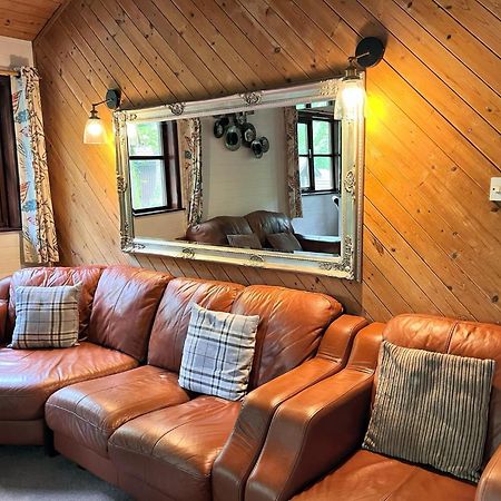 Goldcrest 3-Hot Tub-Woodland Lodges-Carmarthenshire-Tenby Exterior photo