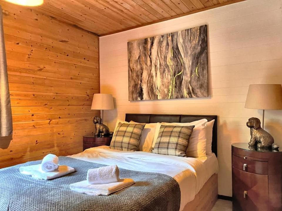 Goldcrest 3-Hot Tub-Woodland Lodges-Carmarthenshire-Tenby Exterior photo